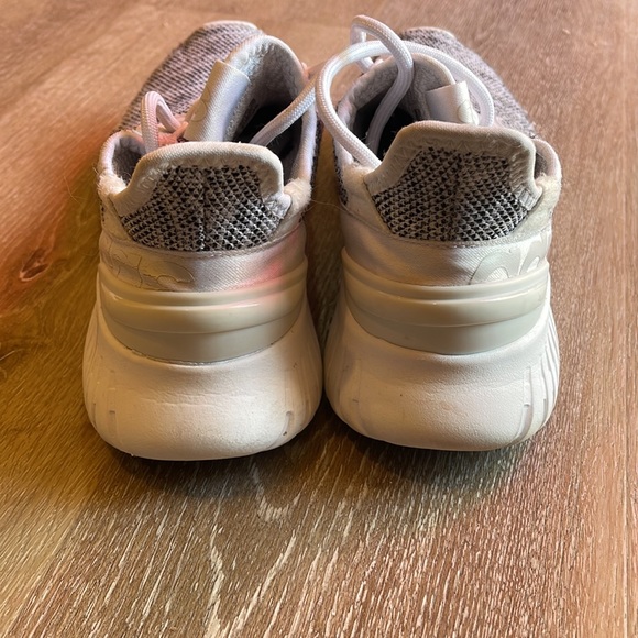 Adidas - Picture 3 of 4